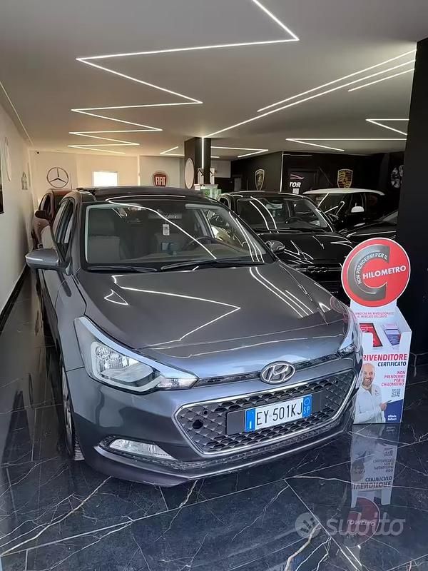Usata Hyundai i20 Style 75 CV (55 kW) 2015 Grigio Berlina