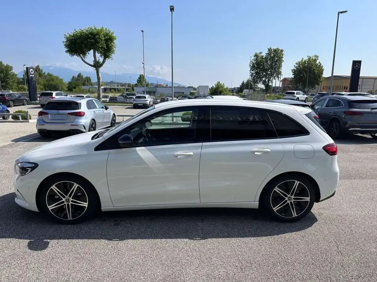 Usata Mercedes B180 116 CV (85 kW) 2025 Bianco polare Utilitaria