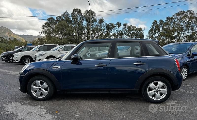 Usata Mini Cooper D 116 CV (85 kW) 2015 Blu Utilitaria
