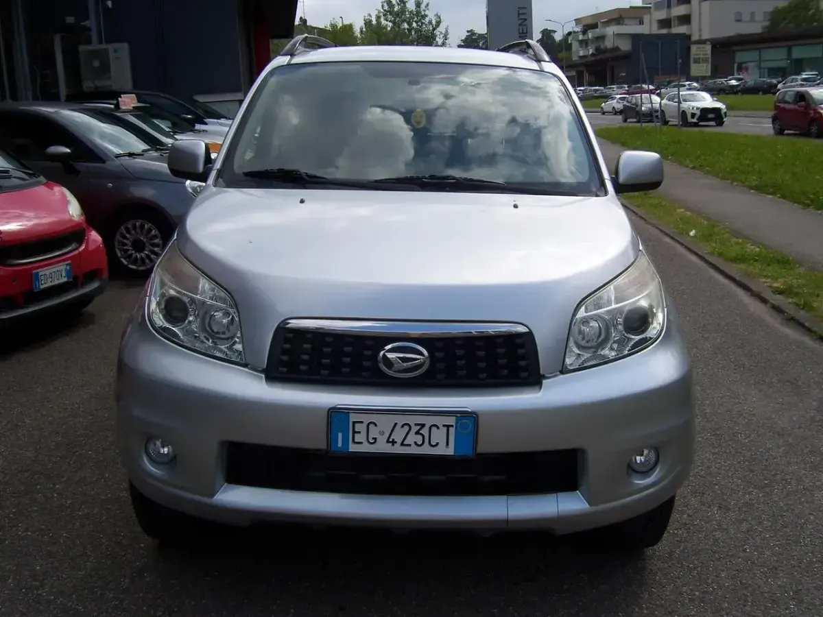 Usata Daihatsu Terios 102 CV (75 kW) 2011 Argento SUV