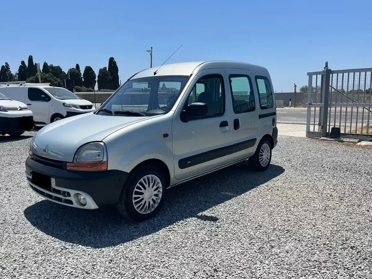 Usata Renault Kangoo 64 CV (47 kW) 2002 Grigio Monovolume