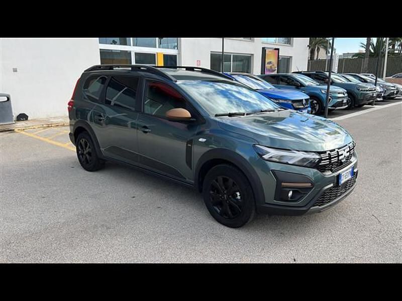Verde Usata 2024 Dacia Jogger Extreme Monovolume | 21.900 € (Buon prezzo) - Immagine 1/3