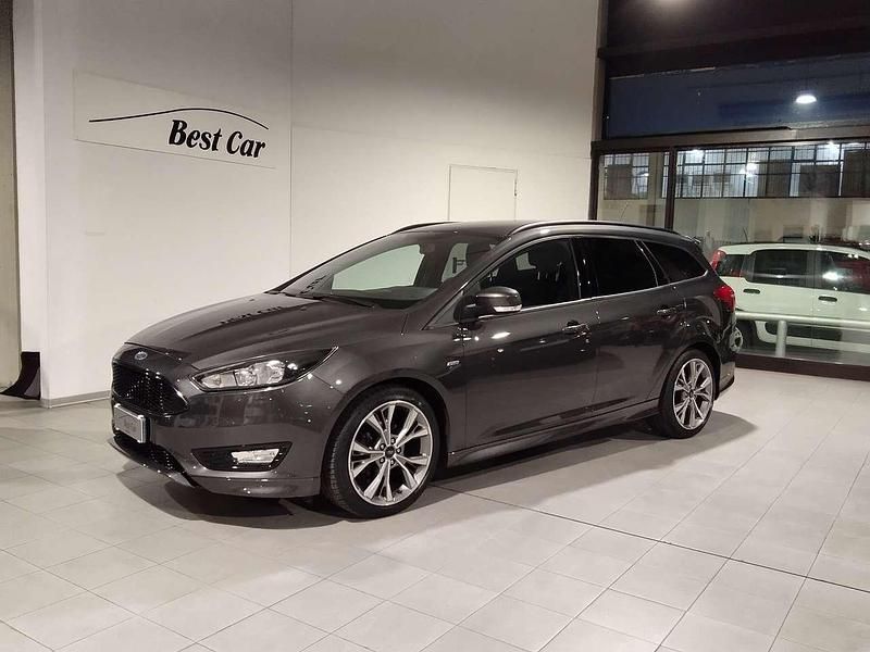 Grigio Usata 2018 Ford Focus ST-Line Station wagon | 13.600 € (Ottimo prezzo) - Immagine 1/4