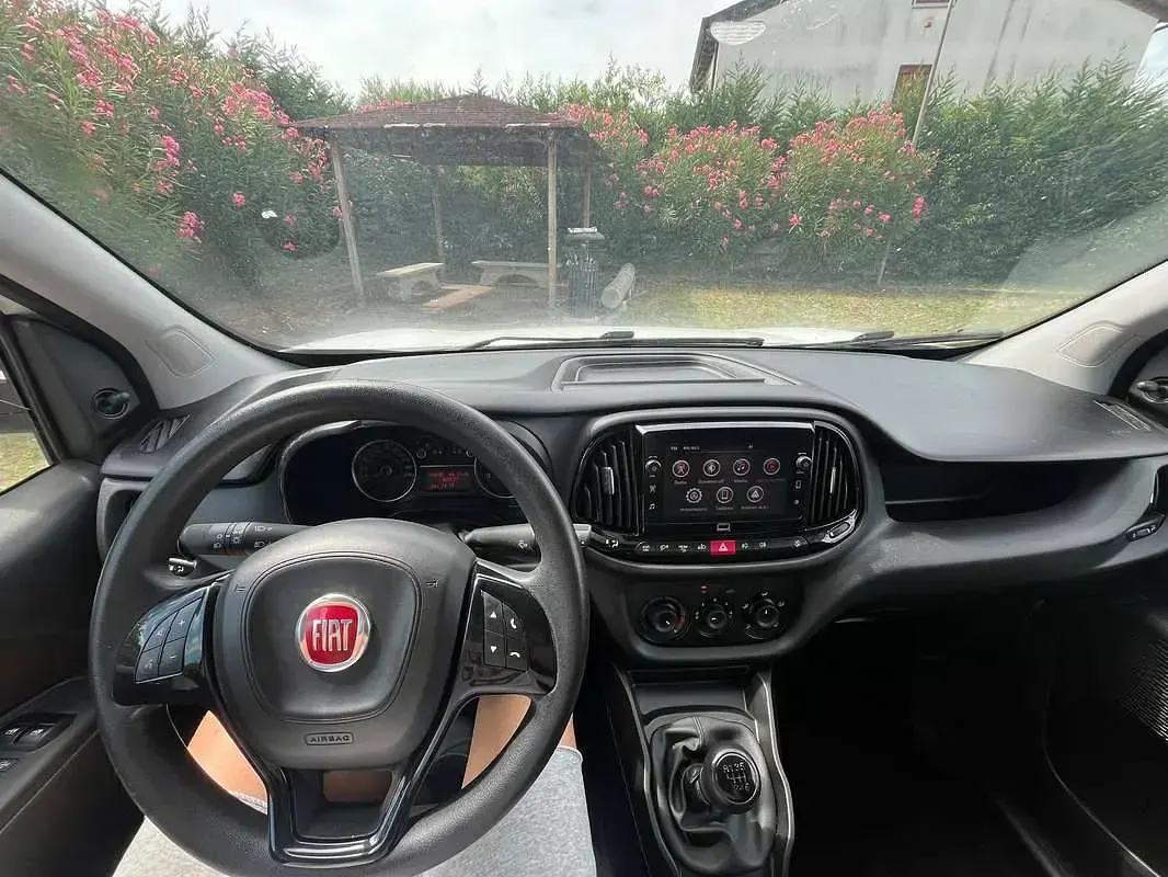 Usata Fiat Doblò 105 CV (77 kW) 2021 Bianco Monovolume