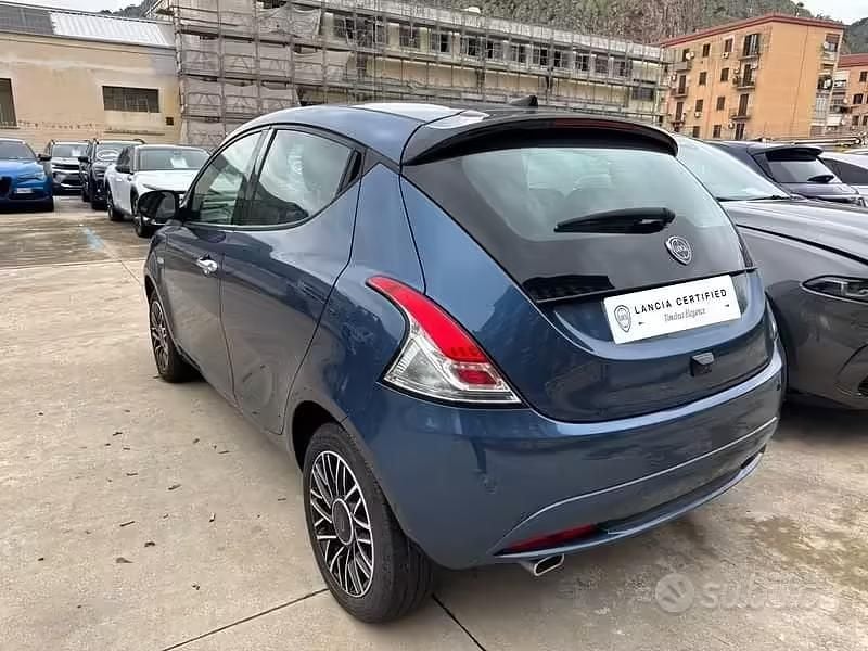 Usata Lancia Ypsilon 70 CV (51 kW) 2024 Blu/azzurro Utilitaria