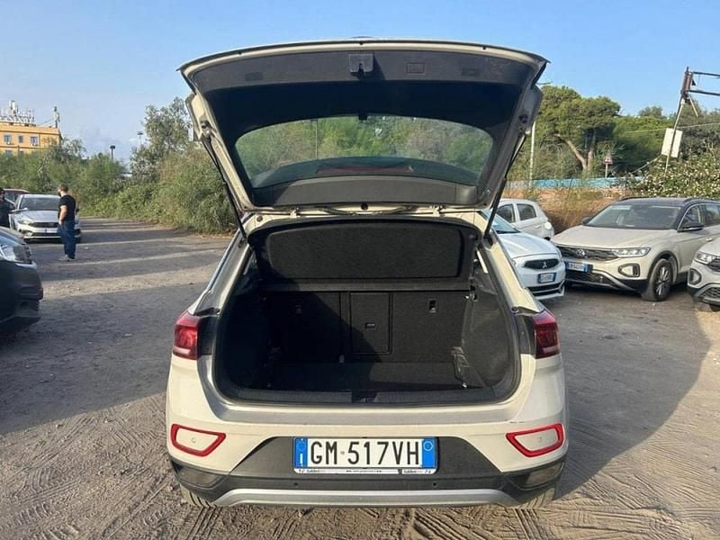 Usata VW T-Roc Life 110 CV (80 kW) 2023 Beige SUV