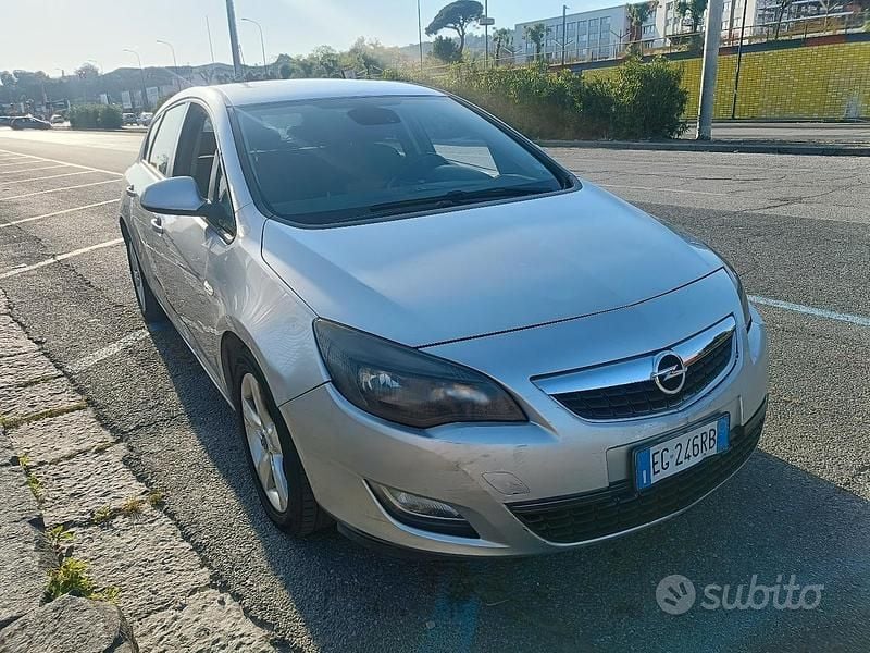 Usata Opel Astra 2011 Grigio Berlina
