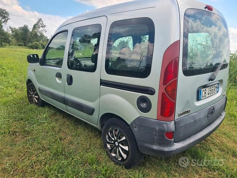 Grigio Usata 2002 Renault Kangoo Monovolume | 1390 € (Buon prezzo) - Immagine 1/4