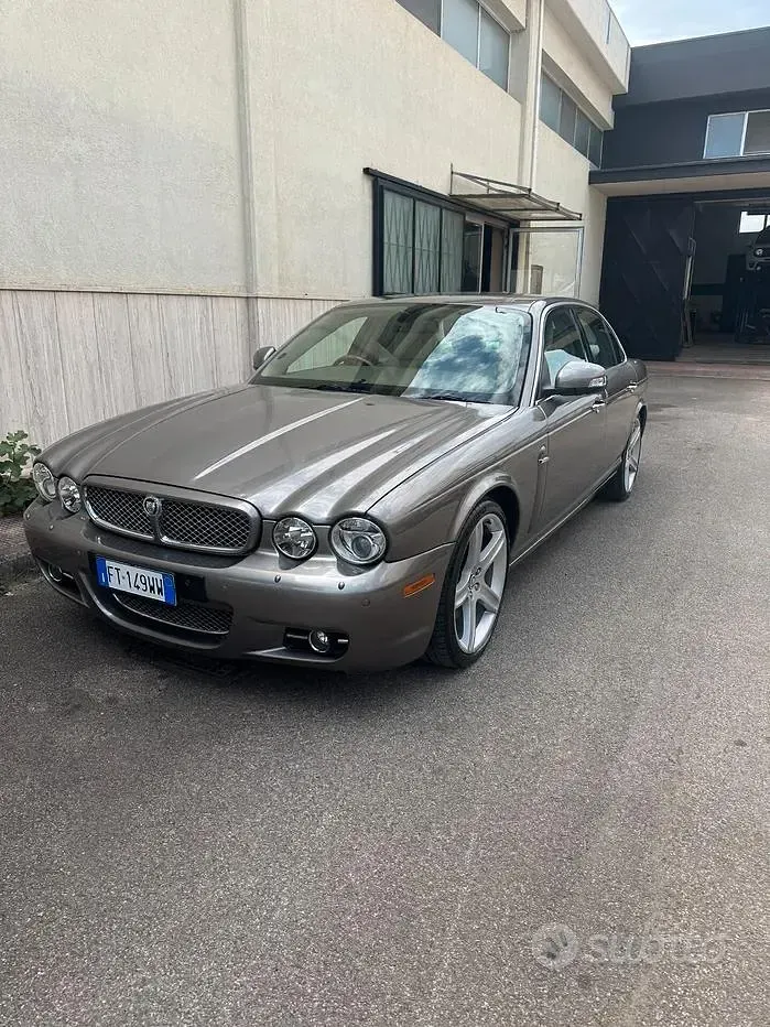 Usata Jaguar XJ Sovereign 207 CV (152 kW) 2009 Marrone Berlina