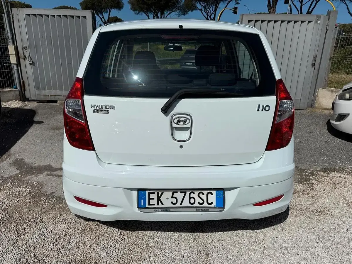 Używany Hyundai i10 Comfort 69 KM (50 kW) 2012 Biały Hatchback