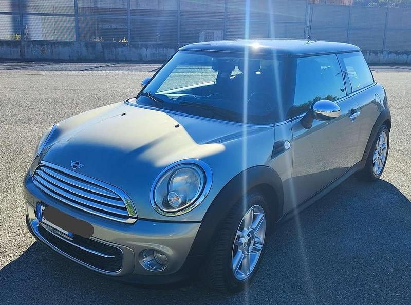 Usata Mini Cooper D 111 CV (81 kW) 2010 Oro Utilitaria