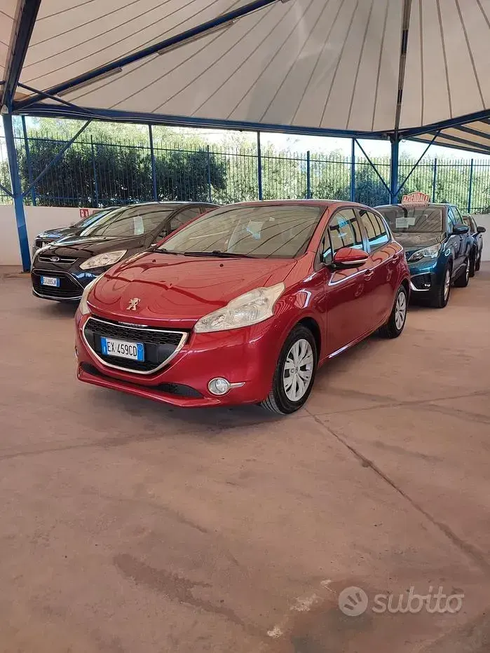 Usata Peugeot 208 Business-Line 68 CV (50 kW) 2014 Rosso Utilitaria