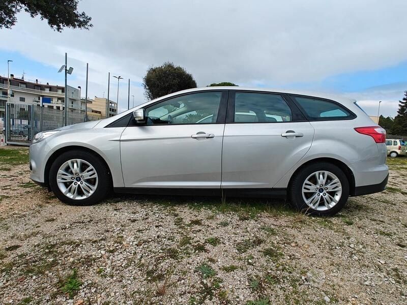 Usata Ford Focus 115 CV (84 kW) 2012 Argento Station wagon