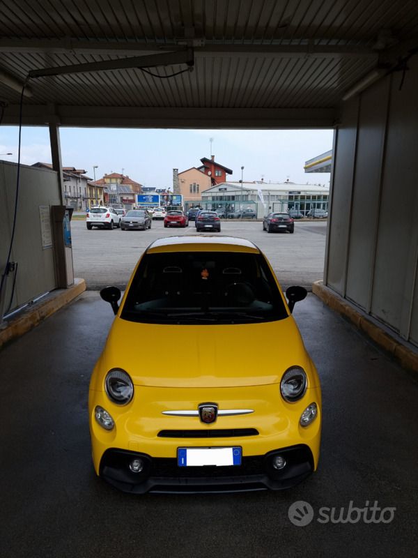 Giallo Usata 2019 Fiat 500 Abarth Due volumi | 15.000 € - Immagine 1/4