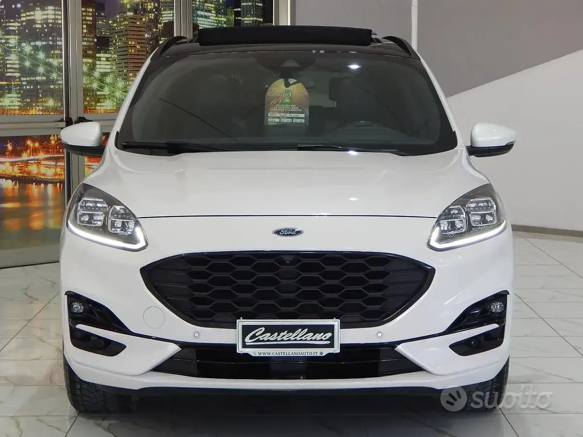 Usata Ford Kuga ST-Line X 150 CV (110 kW) 2022 Bianco SUV