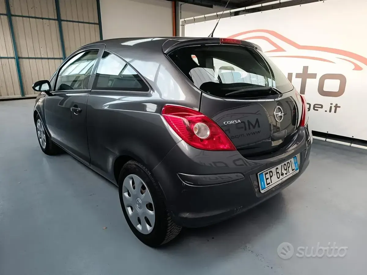 Usado Opel Corsa 86 HP (63 kW) 2013 Cinzento Citadino