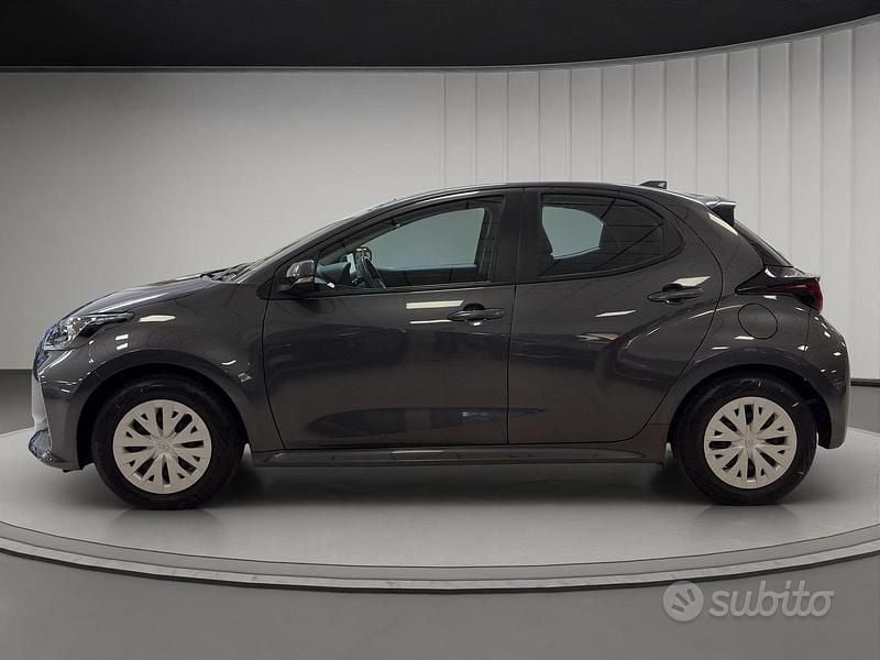 Usata Toyota Yaris Hybrid Active 116 CV (85 kW) 2025 Dark grey met Utilitaria