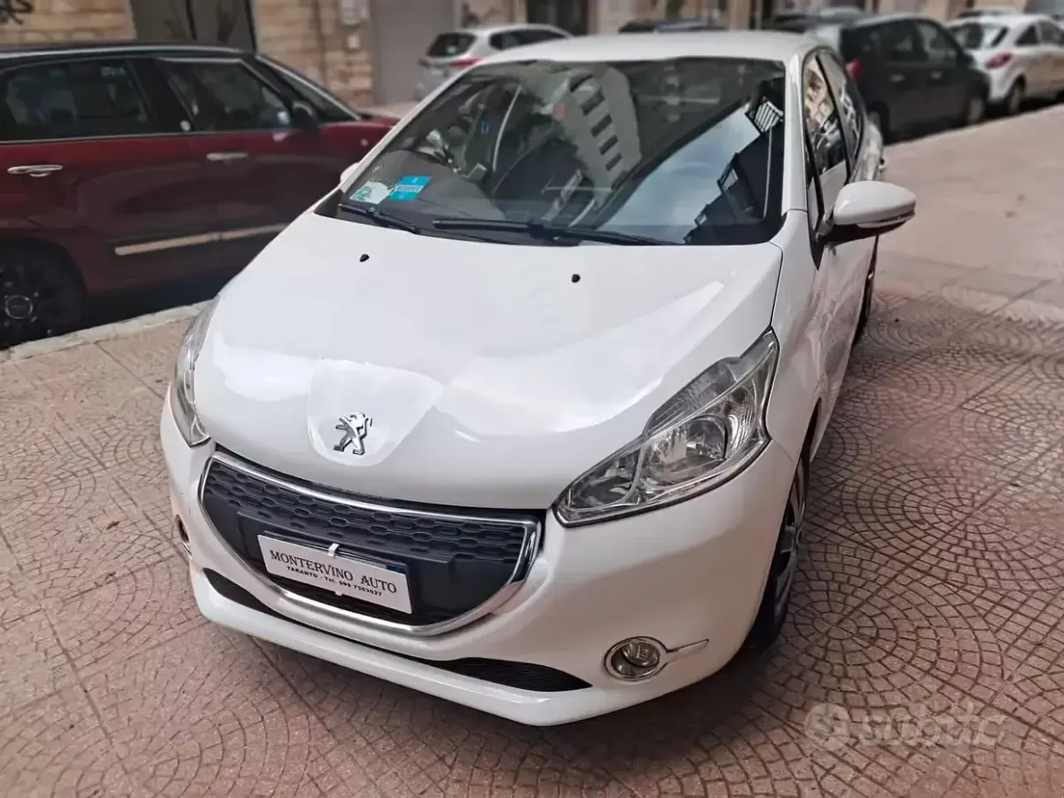 Usata Peugeot 208 68 CV (50 kW) 2013 Bianco Utilitaria
