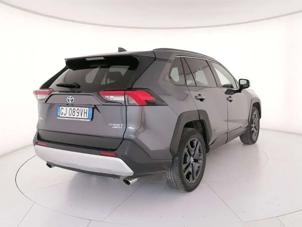 Usata Toyota RAV4 Hybrid 222 CV (163 kW) 2022 Grigio SUV