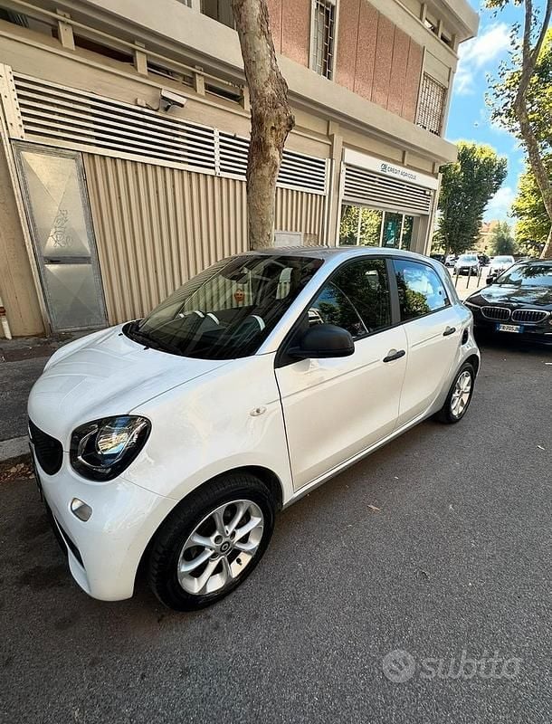 Bianco Usata 2017 Smart ForFour Utilitaria | 8499 € - Immagine 1/3