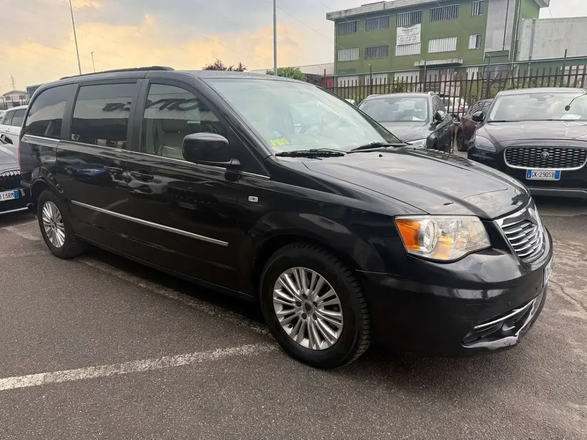 Usata Lancia Voyager 163 CV (119 kW) 2012 Nero Monovolume