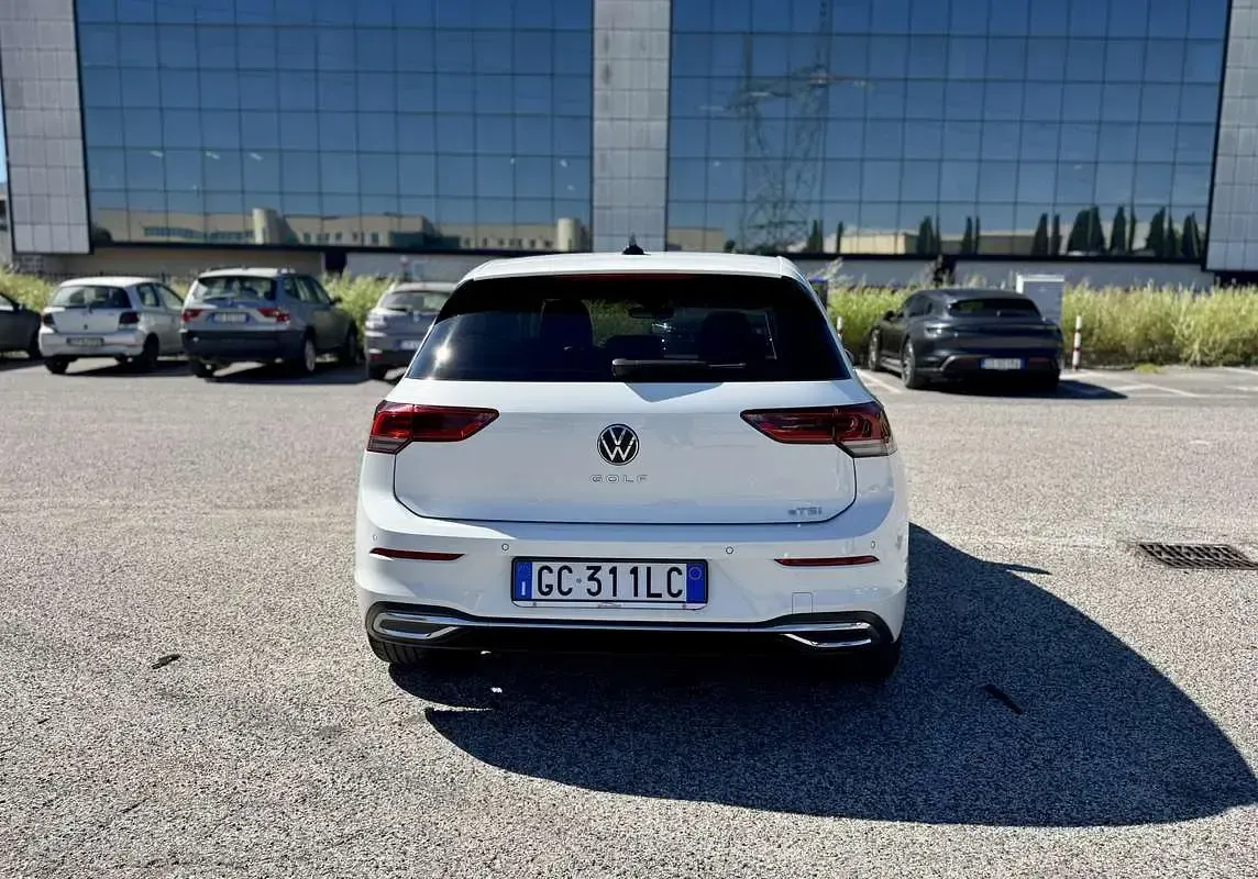 Usata VW Golf VIII R-line 150 CV (110 kW) 2020 Berlina