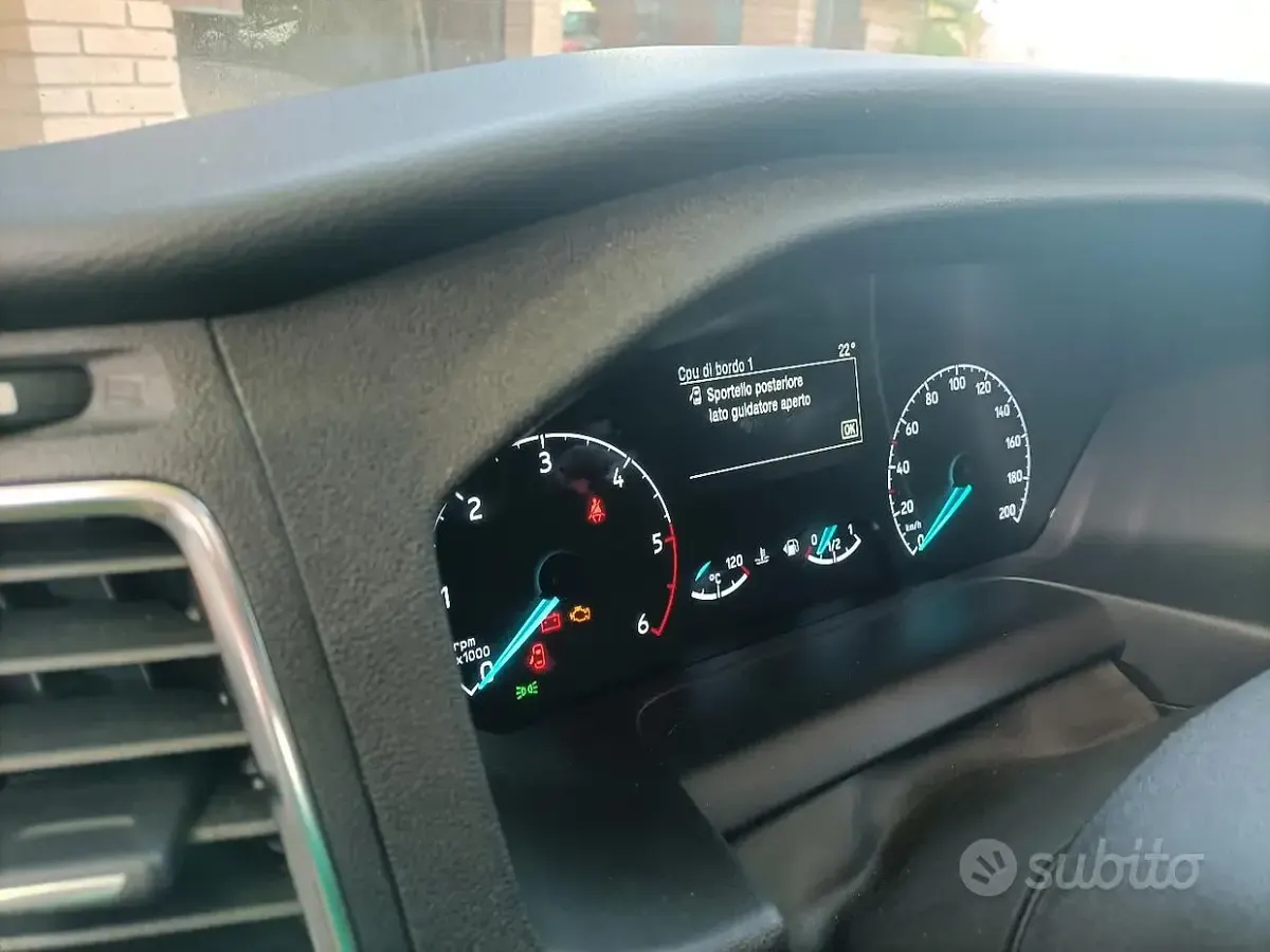 Usata Ford Tourneo 136 CV (100 kW) 2022 Blu Monovolume