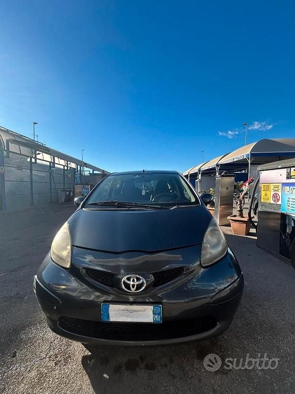 Grigio Usata 2006 Toyota Aygo Due volumi | 2800 € (Buon prezzo) - Immagine 1/4