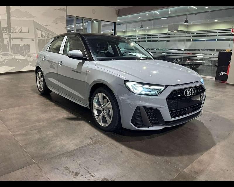 Nuova Audi A1 S-Line 116 CV (85 kW) 2026 Grigio SUV