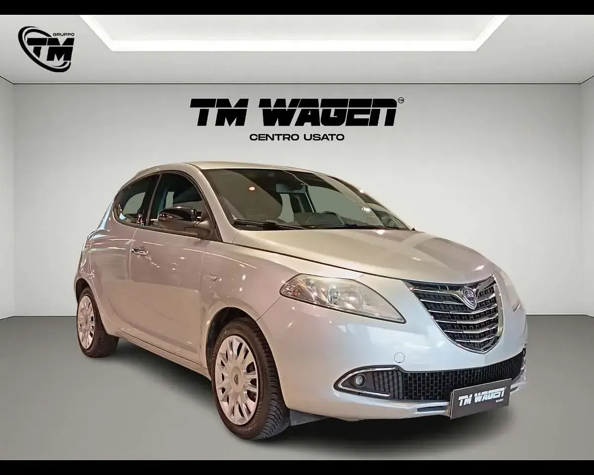 Usata Lancia Ypsilon Silver 69 CV (50 kW) 2011 Argento Utilitaria