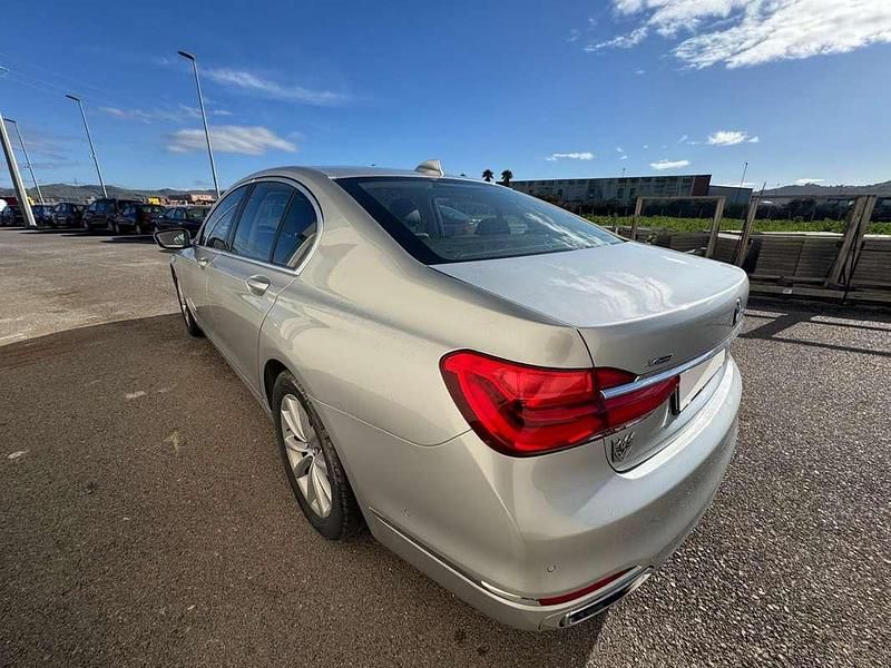 Usata BMW 750 449 CV (330 kW) 2016 Argento Berlina