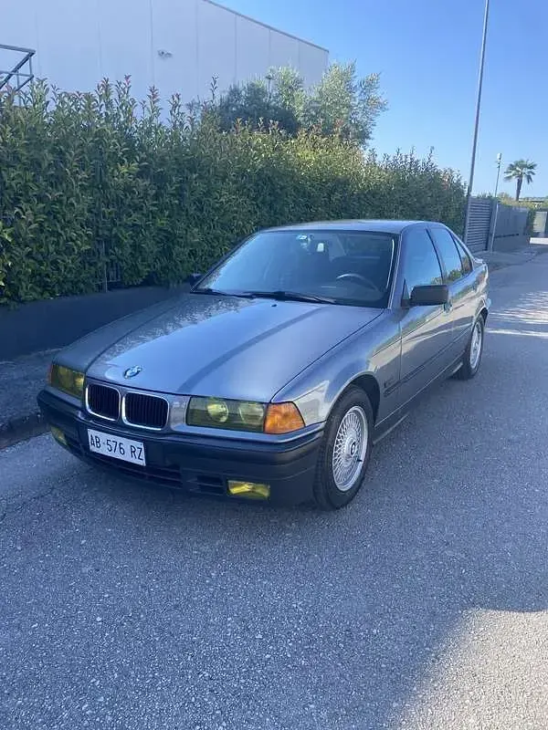 Usata BMW 318 Efficient Dynamics 116 CV (85 kW) 1995 Grigio Berlina