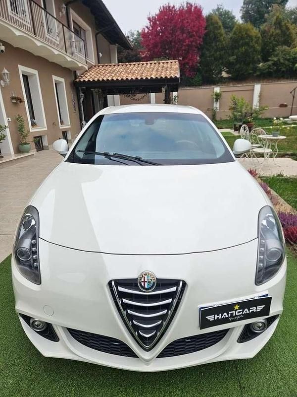 Bianco Usata 2013 Alfa Romeo Giulietta Progression Due volumi | 8900 € (Buon prezzo) - Immagine 1/4