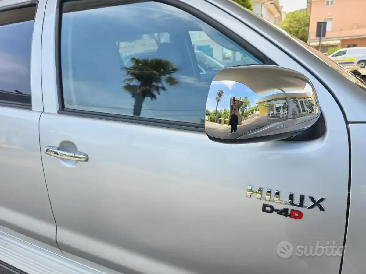 Usata Toyota HiLux SR 171 CV (125 kW) 2011 Grigio Pick-up
