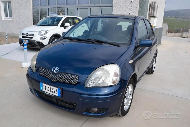 Usata Toyota Yaris Sol 65 CV (47 kW) 2005 Blu Berlina