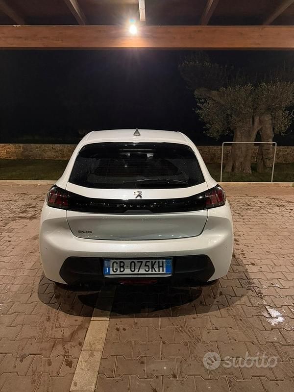 Usata Peugeot 208 Allure 75 CV (55 kW) 2021 Utilitaria