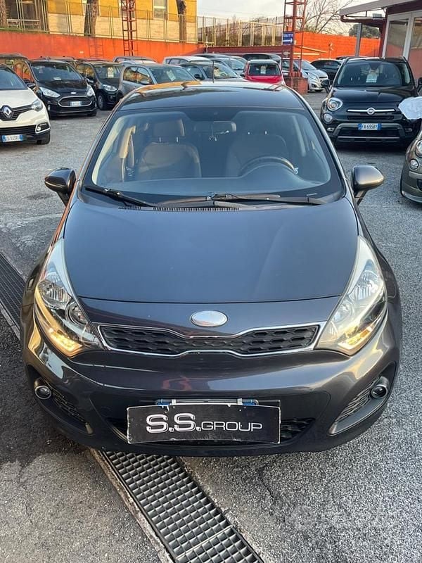 Usata Kia Rio 83 CV (61 kW) 2016 Blu Berlina