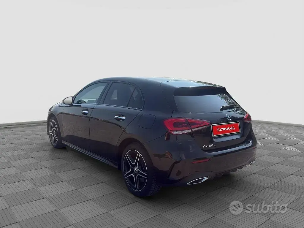 Begagnad Mercedes A250 Premium 160 HK (117 kW) 2020 Svart Sedan