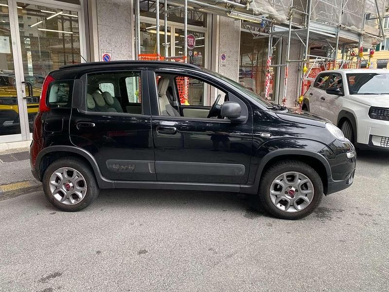 Usata Fiat Panda 4x4 75 CV (55 kW) 2014 Nero vulcano met. Utilitaria