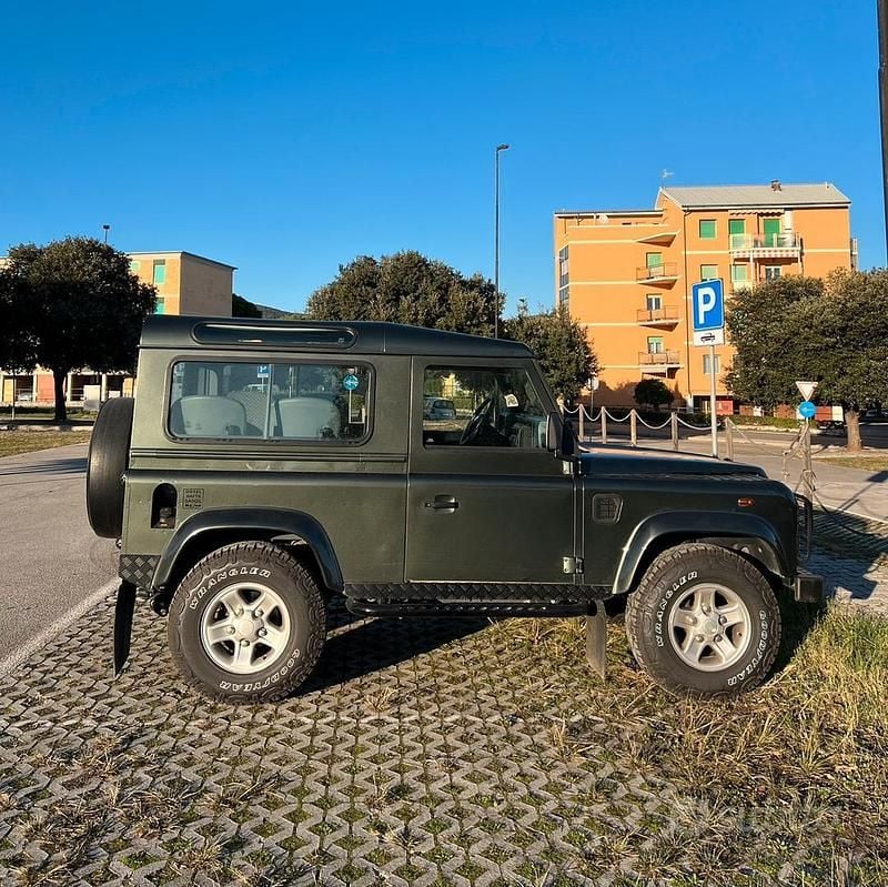 Usata Land Rover Defender SE 122 CV (89 kW) 2006 Verde Station wagon