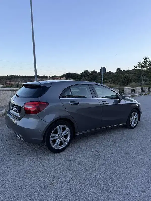 Usata Mercedes A180 Premium 109 CV (80 kW) 2016 Utilitaria