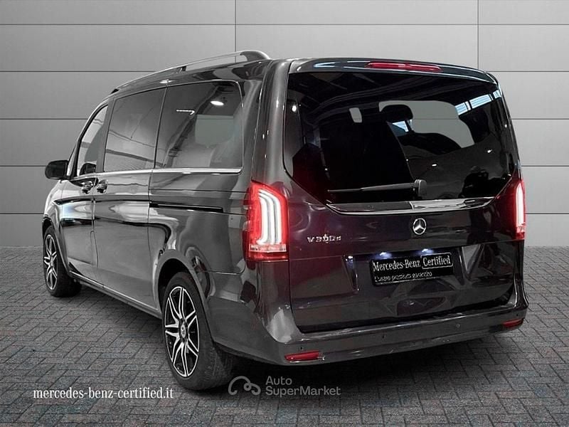 Usata Mercedes V300 239 CV (175 kW) 2022 Nero metallizzato Monovolume
