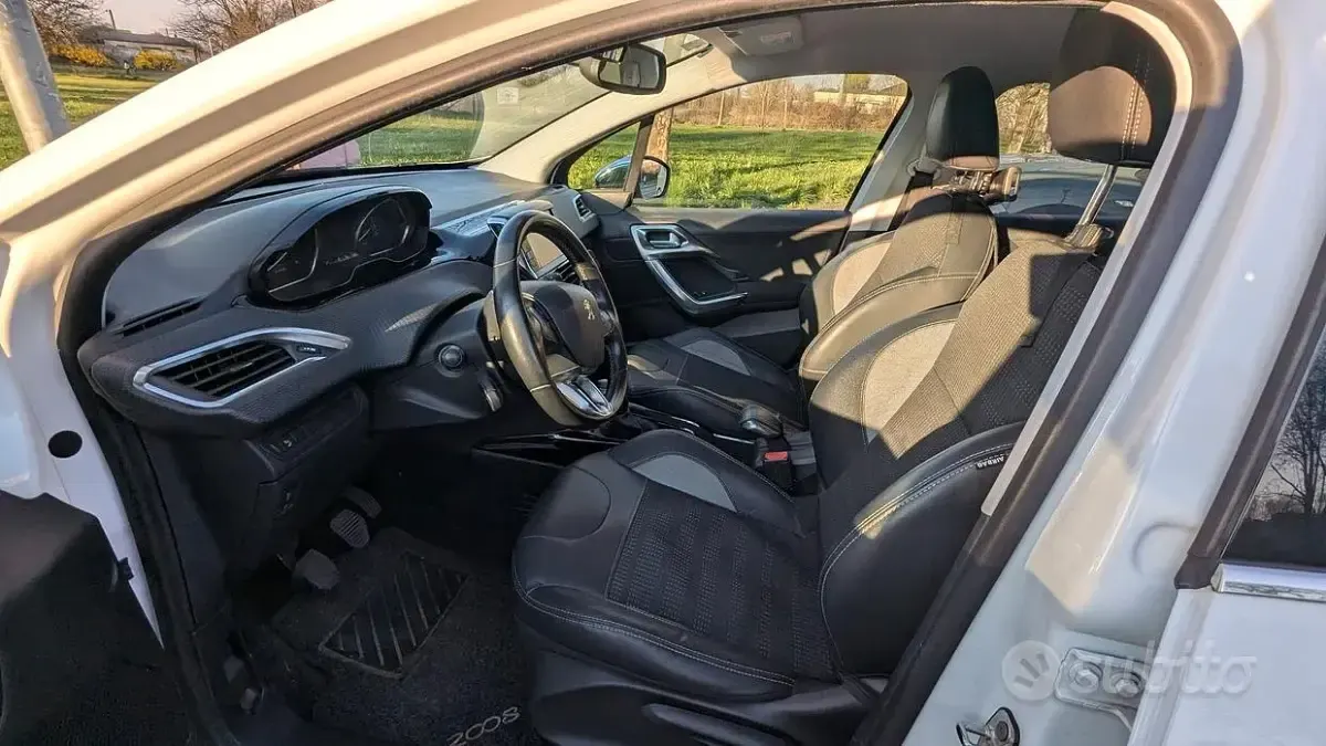 Usata Peugeot 2008 Allure 99 CV (72 kW) 2016 Bianco SUV