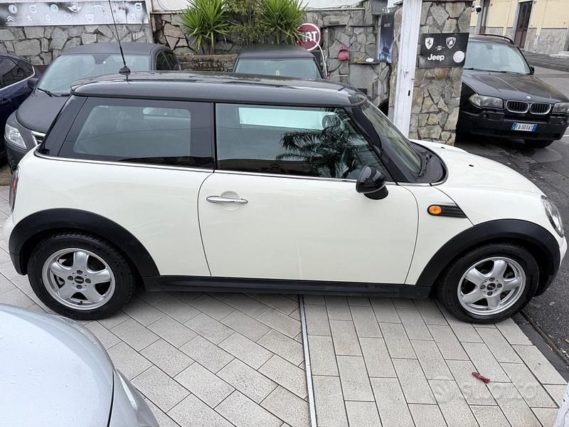 Usata Mini Cooper D 108 CV (79 kW) 2007 Beige Utilitaria