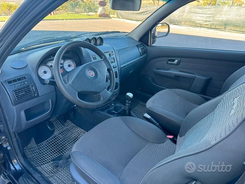 Usata Fiat Strada 95 CV (69 kW) 2014 Nero Pick-up
