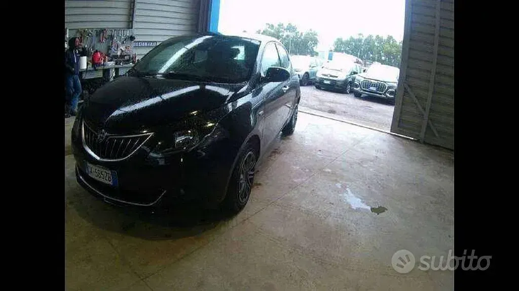Begagnad Lancia Ypsilon Gold 69 HK (50 kW) 2022 Svart Halvkombi