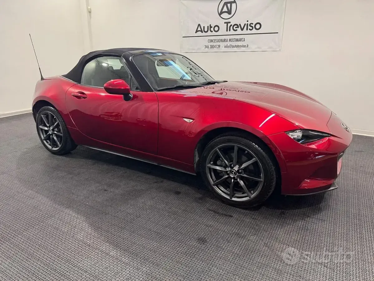 Usata Mazda MX5 Inclusive 160 CV (117 kW) 2018 Rosso Cabrio