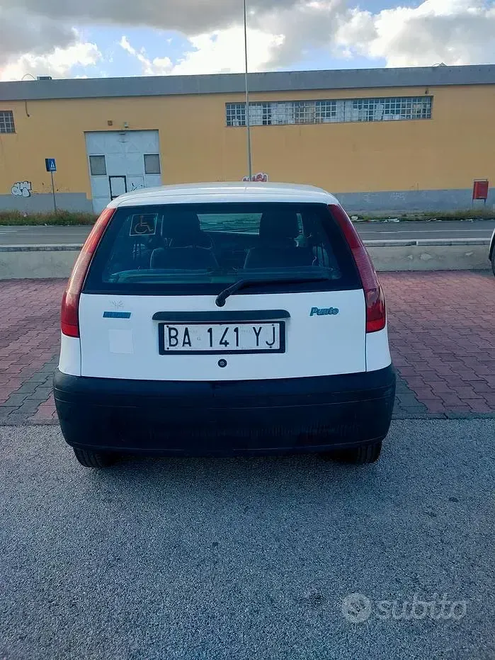 Usata Fiat 750 60 CV (44 kW) 1998 Bianco Berlina