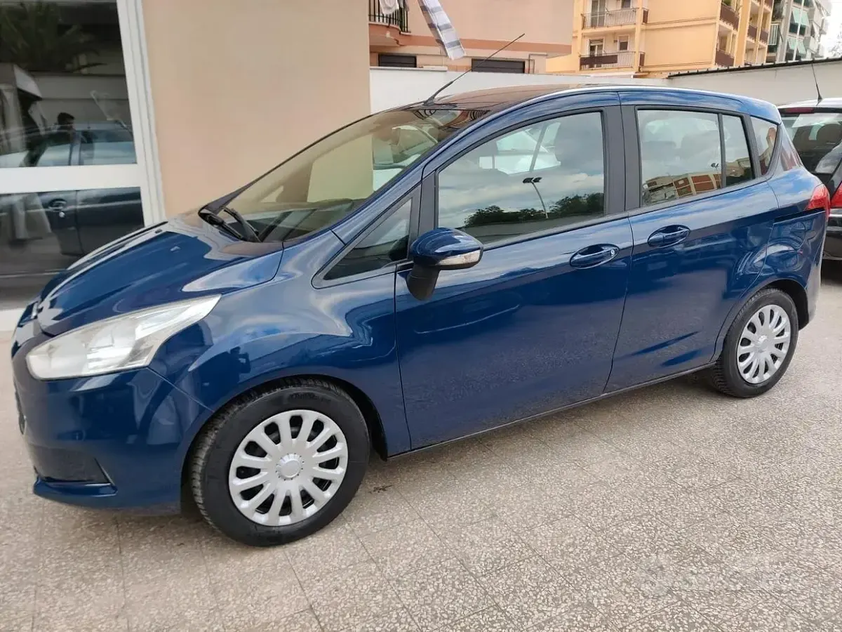 Usata Ford B-MAX Titanium 75 CV (55 kW) 2015 Blu Monovolume