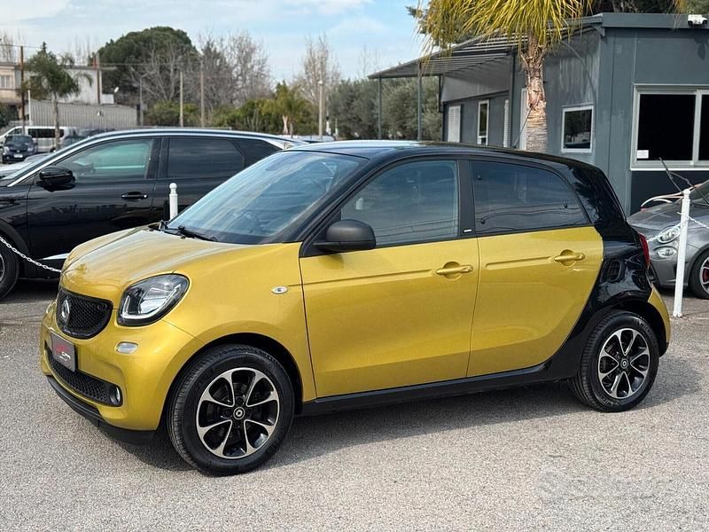 Usado Smart ForFour Passion 90 CV (66 kW) 2017 Amarillo Utilitario